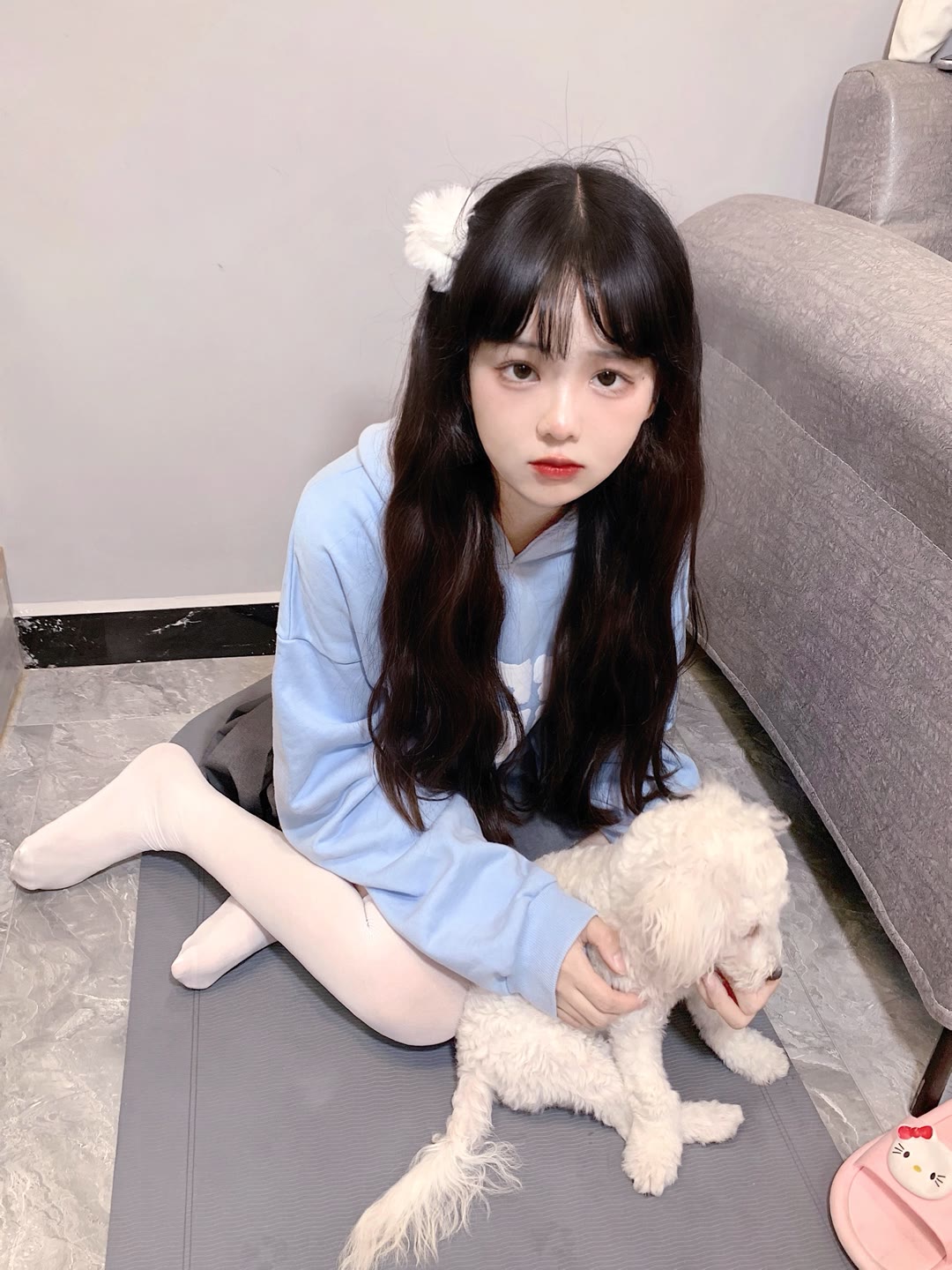 喜欢撸狗狗的白丝超白嫩的小萝莉插图2