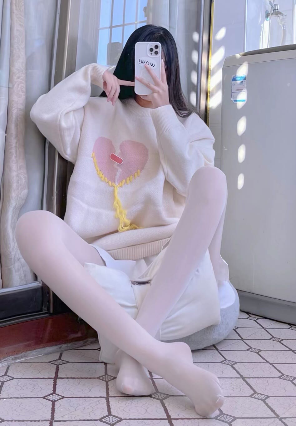 在角落的白丝超短裙大长腿小萝莉-百云游资源网