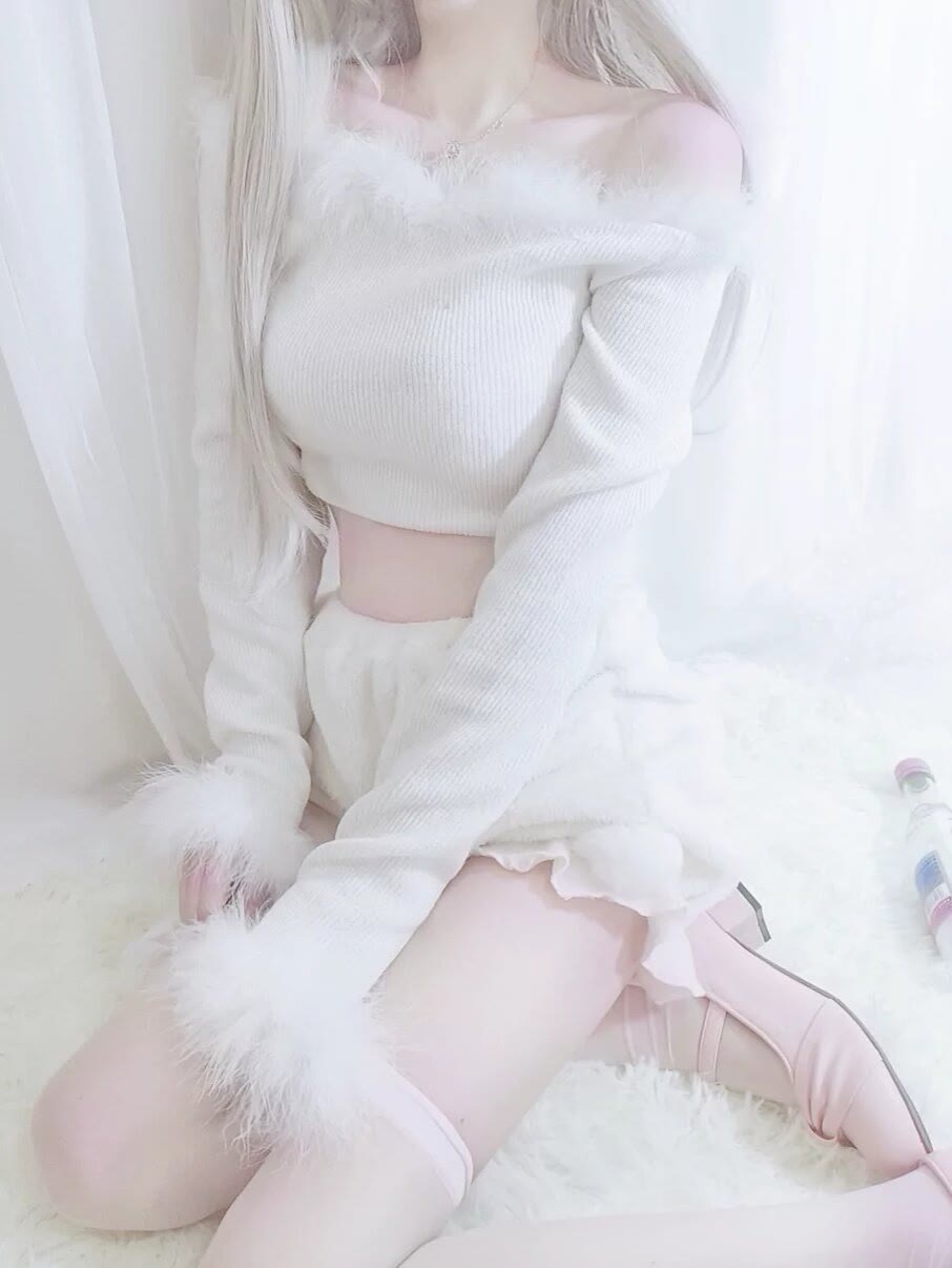 娇嫩的白丝白毛巨乳可爱小娇妻美图-百云游资源网