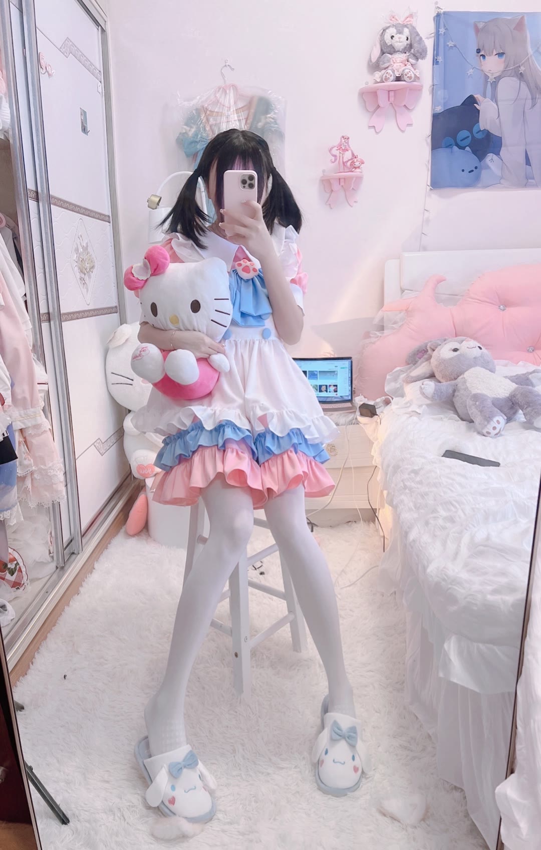 在房间拍照的超可爱白丝双马尾小萝莉-百云游资源网