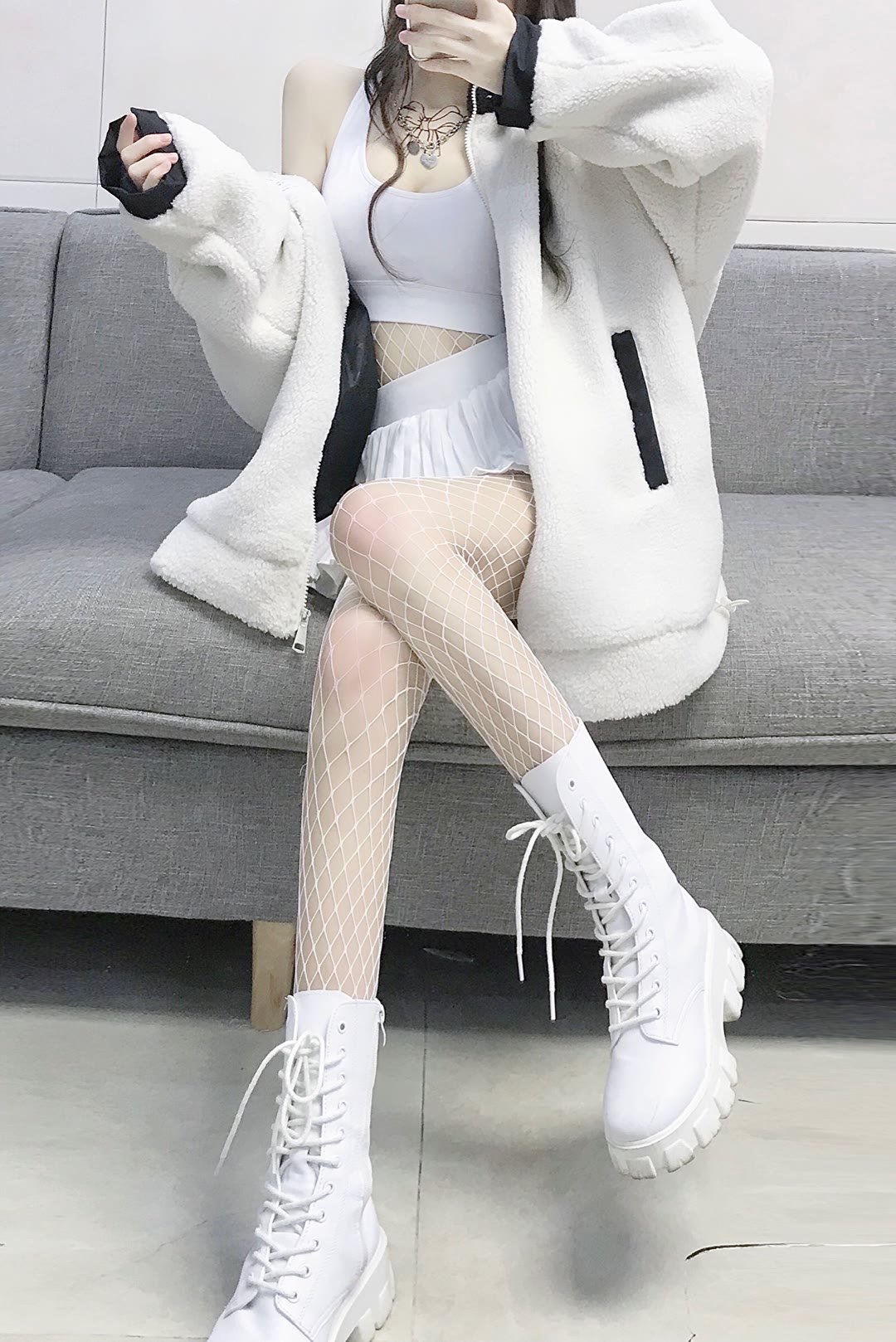 超嫩的超短裙白网袜膝盖粉红小姐姐插图1