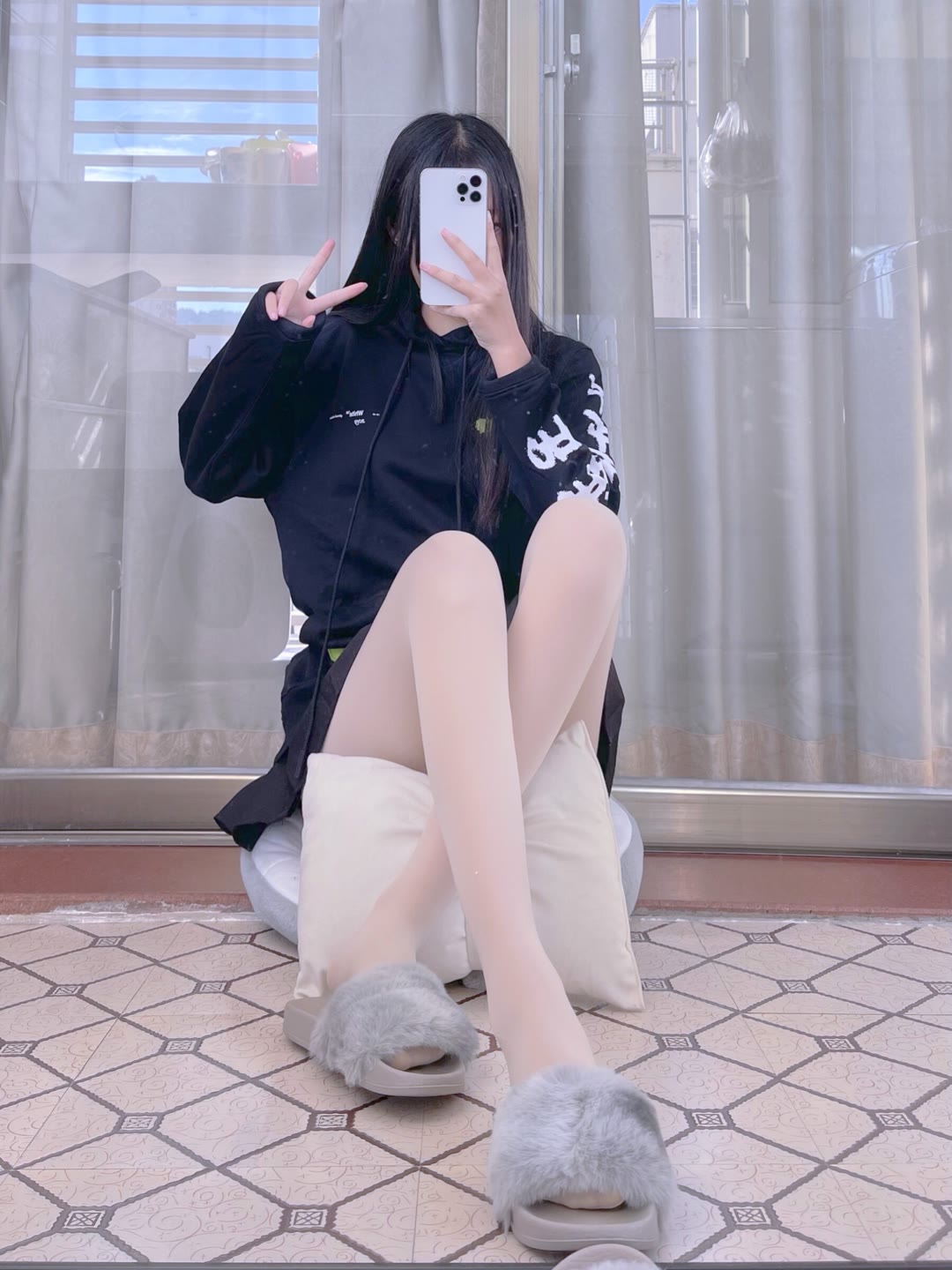 敲可爱的肉丝长头发短裙小姐姐美图-百云游资源网