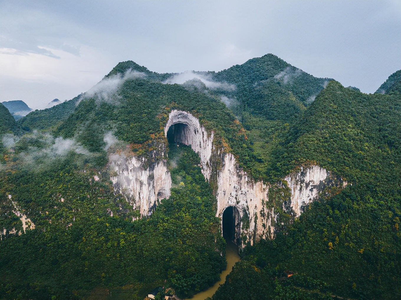 贵州到底有什么？为啥全球科技巨头，抢着把服务器放这里？-百云游资源网