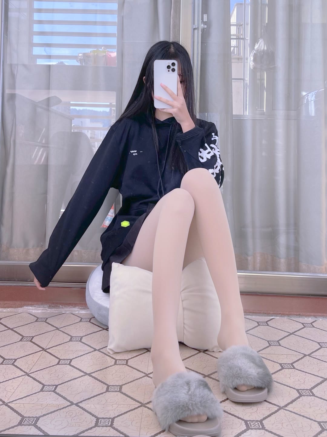 敲可爱的肉丝长头发短裙小姐姐美图-百云游资源网