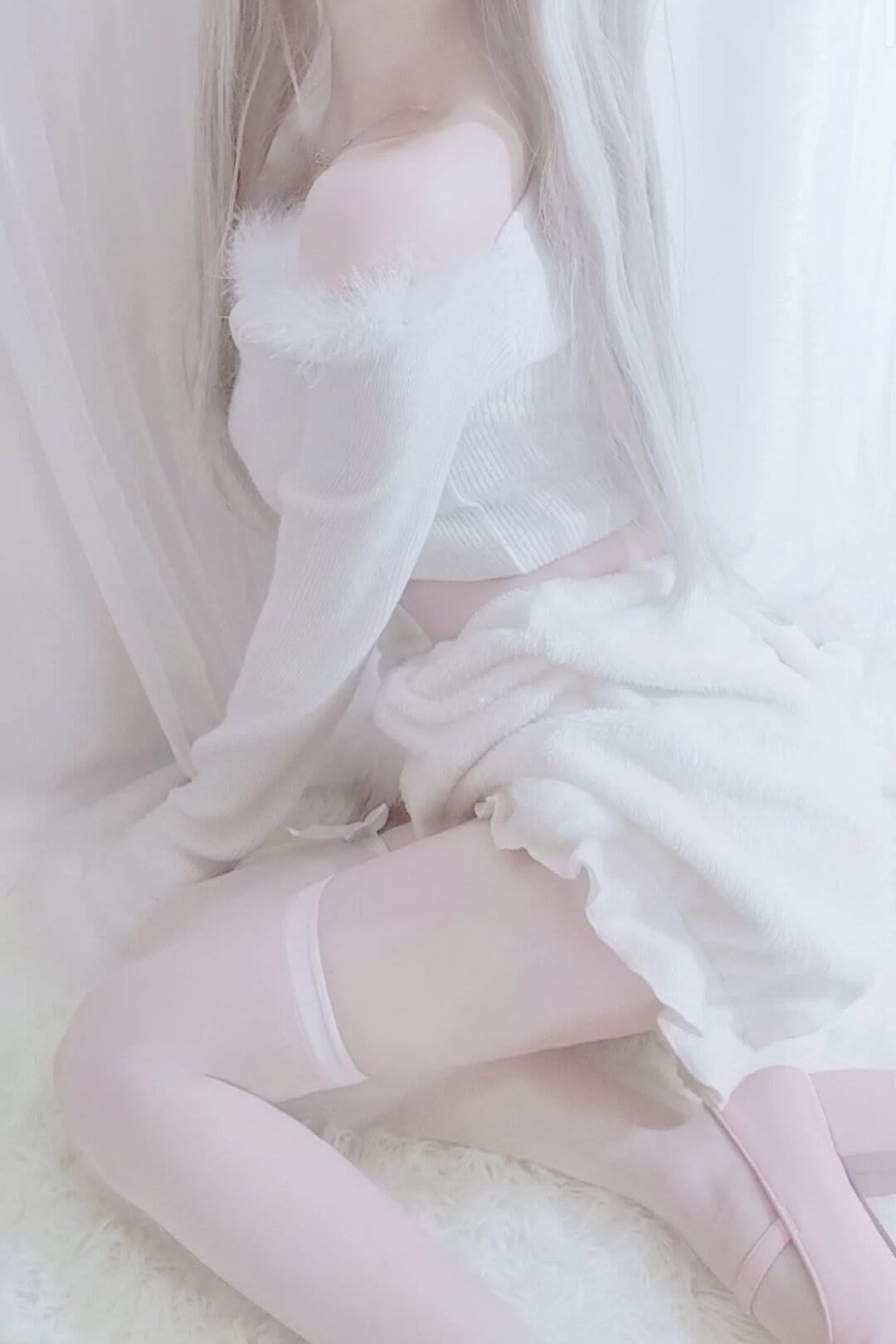 娇嫩的白丝白毛巨乳可爱小娇妻美图插图5 娇嫩的白丝白毛巨乳可爱小娇妻美图插图5