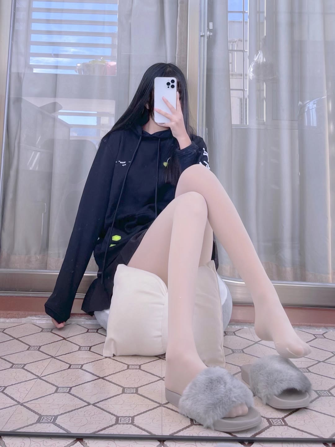 敲可爱的肉丝长头发短裙小姐姐美图-百云游资源网