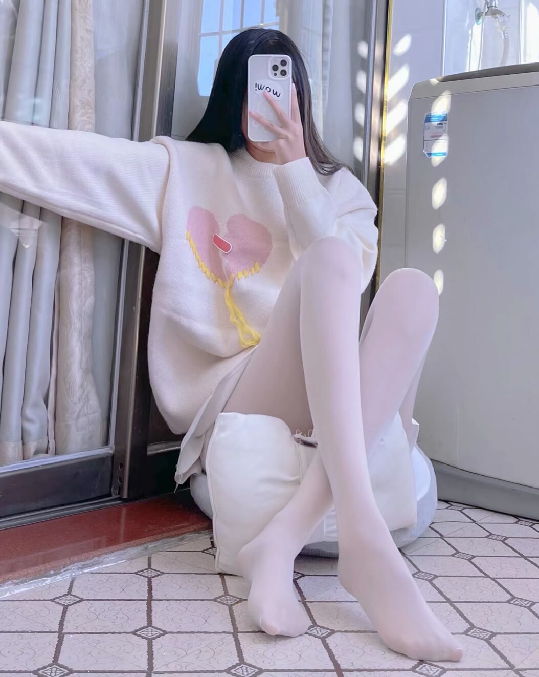 在角落的白丝超短裙大长腿小萝莉-百云游资源网