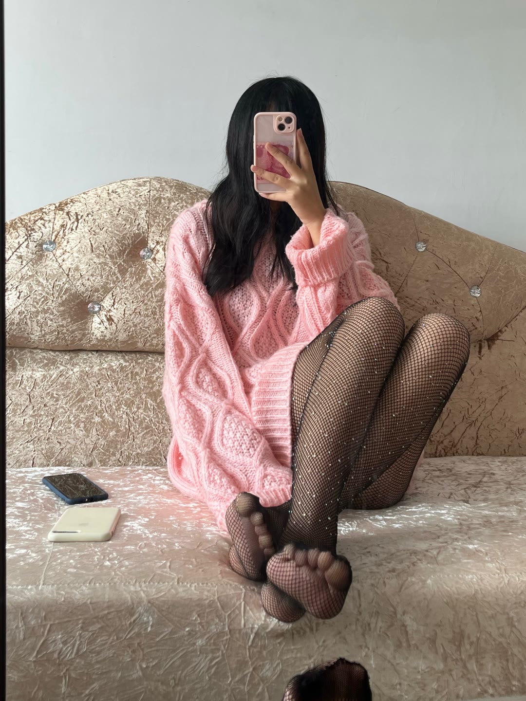 可以看到脚底板的钻石网袜大长腿小姐姐-百云游资源网