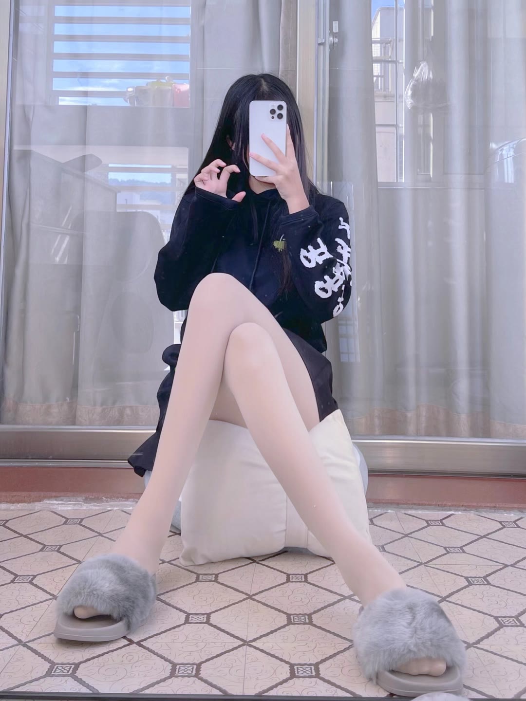 敲可爱的肉丝长头发短裙小姐姐美图-百云游资源网