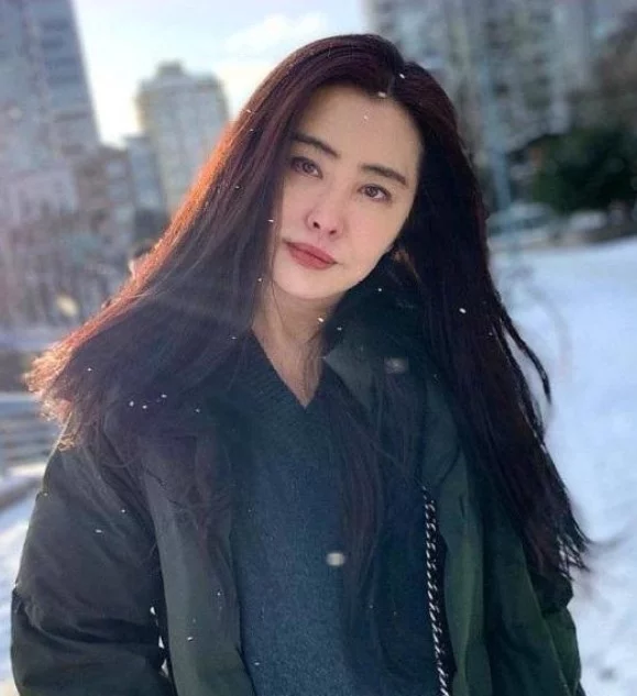 “山寨版王祖贤”:只有17岁,街头卖鱼走红,赚钱补贴家用-百云游资源网